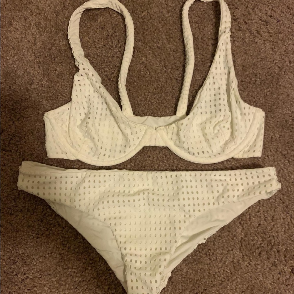 Acacia White Mesh Set